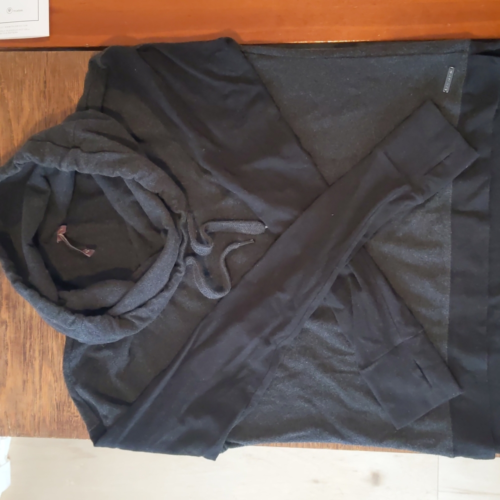 Sweaty Betty turtleneck sweatshirt